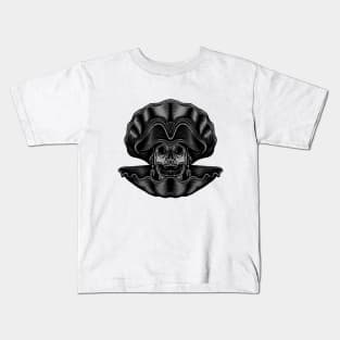 skull pirates Kids T-Shirt